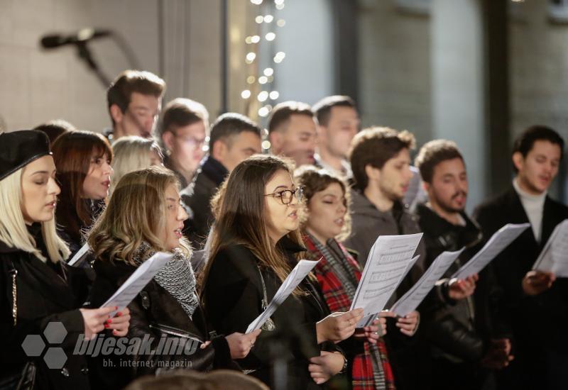Održan božićni koncert Akademskog zbora Pro musica i Tamburaškog orkestra Mostar 